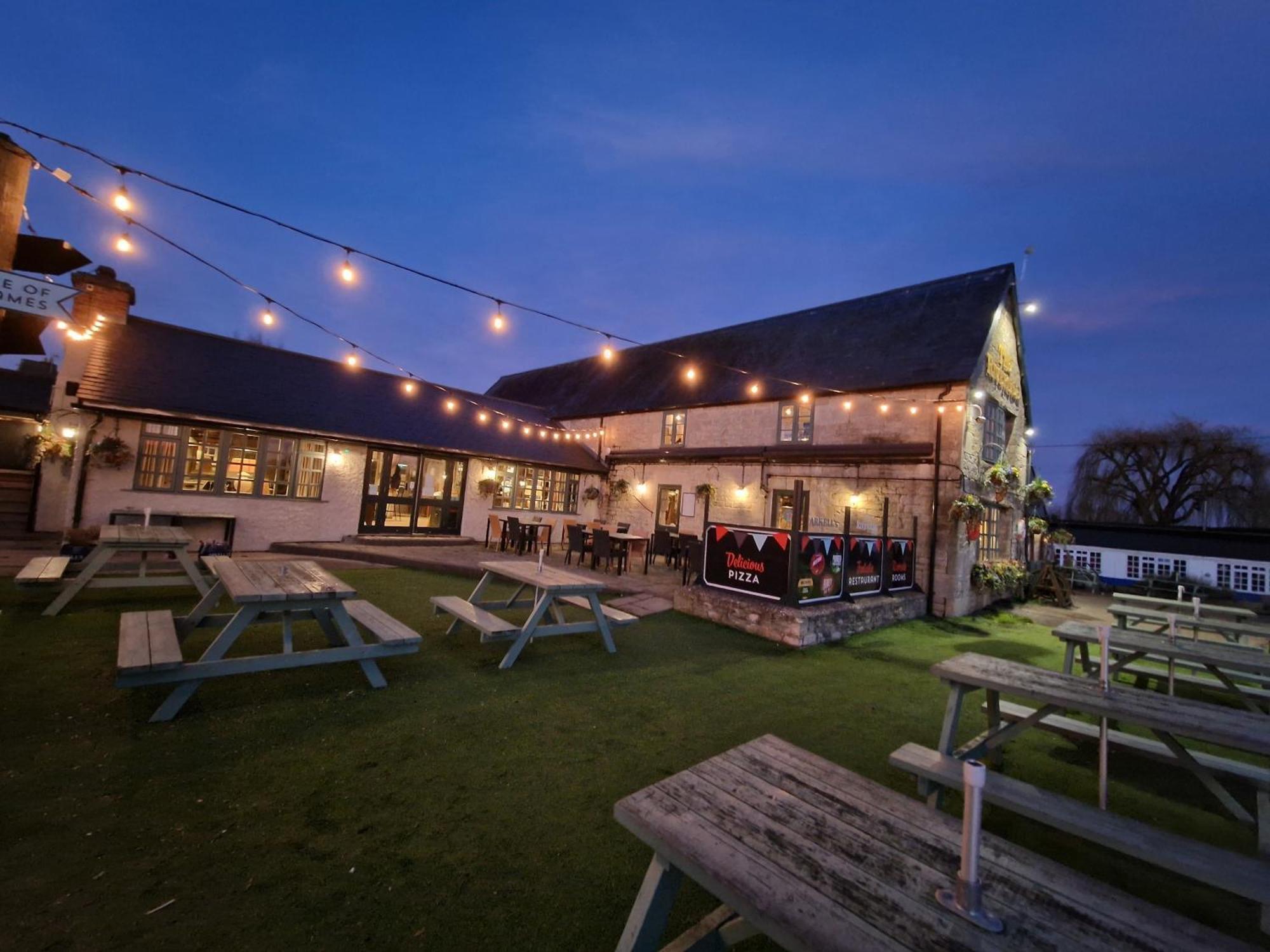 The Riverside Lechlade Exterior foto